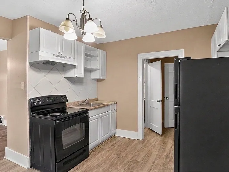 4010 Ravenwood Ave — Photo 4