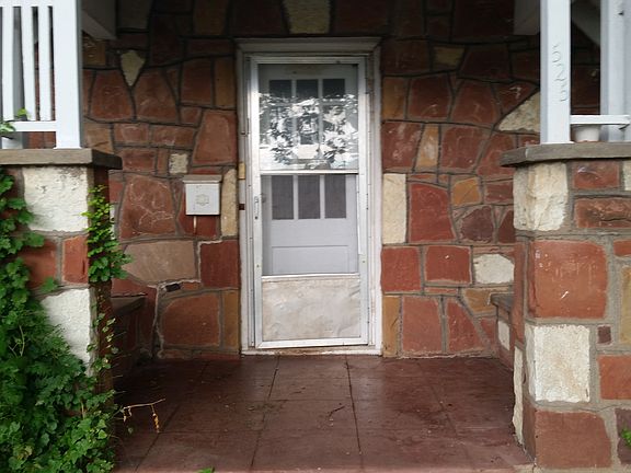 4th image of 525 S Pine St
