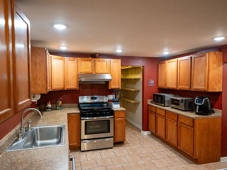 2711 W 98th Pl — Photo 15