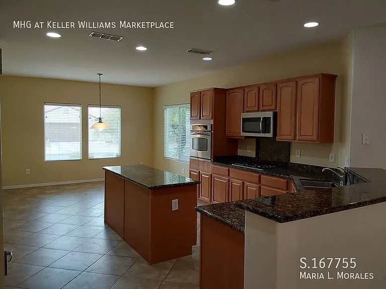 2140 Waterton Rivers Dr — Photo 2