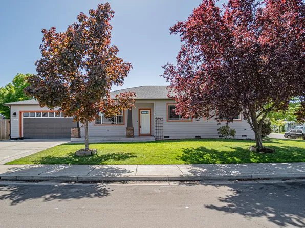 2702 Eagle Creek Dr, White City, OR 97503