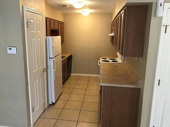 5th image of 417 Live Oak St