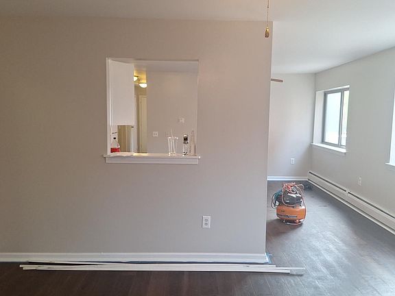 3rd image of 170 Seymour St APT 2S