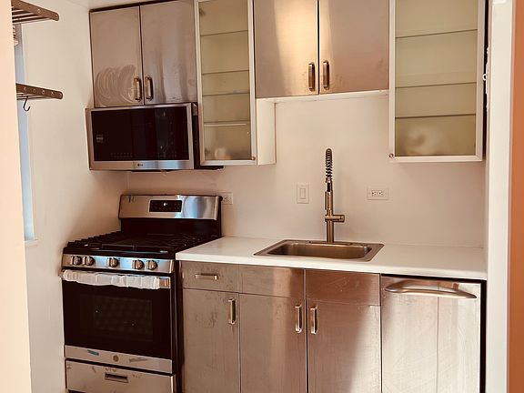 2nd image of 1420 N St NW #309