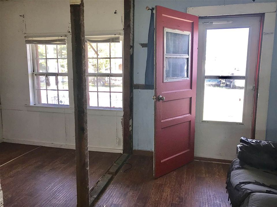 2nd image of 123 Pellegrin St