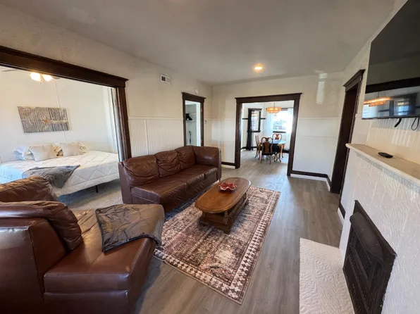 504 N Roosevelt Ave #3, Bloomington, IL 61701