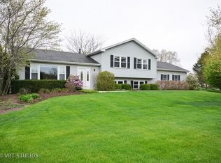 4N617 Arrowhead Dr, Saint Charles, IL 60175