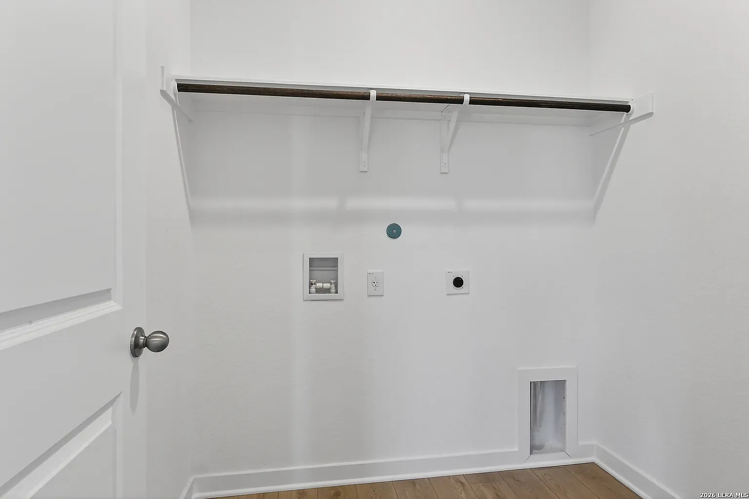 4 bed, 2.5 bath, 2206 sqft, $2,300 — Photo 2