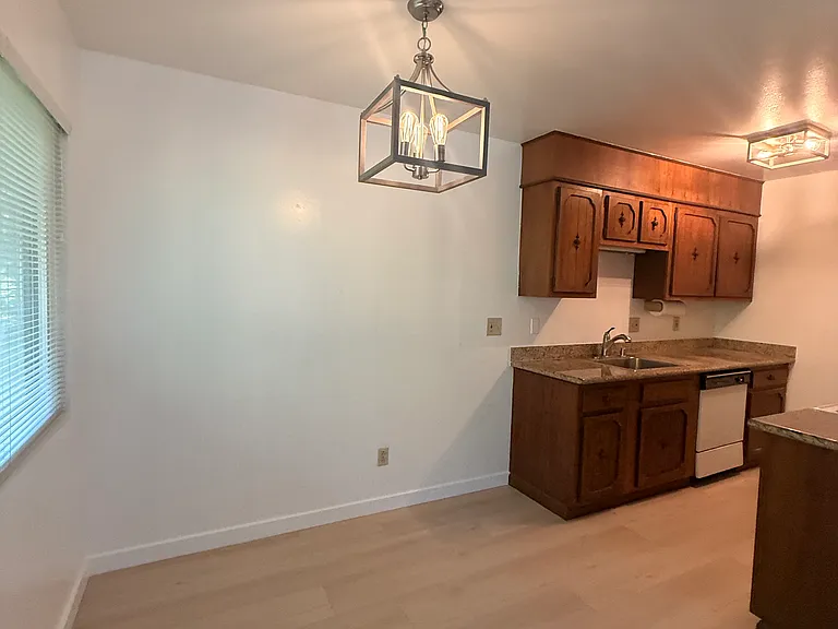 925 Madison St #2 — Photo 7