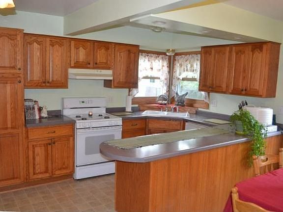 4th image of 220 E Susan Dr