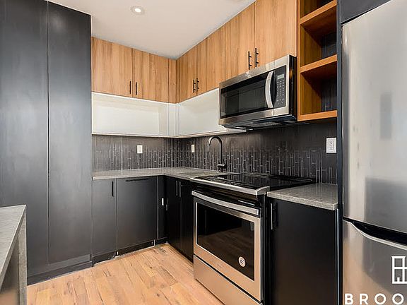 5th image of 986 Rogers Ave #5C