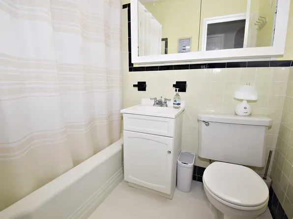 34-30 Corporal Kennedy Street image 9 of 19