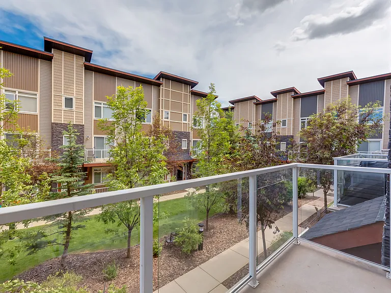 W Skyview Point Pl NE — Photo 32
