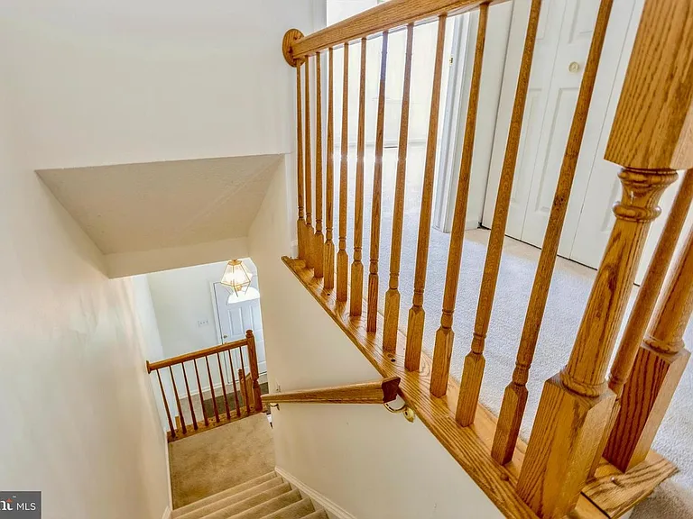8 Tatler Pl — Photo 40