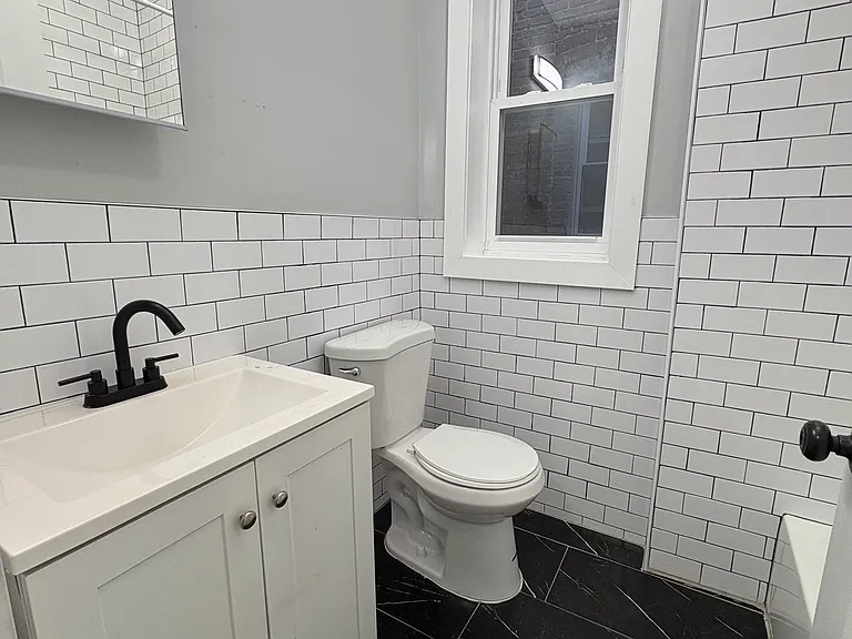 186 Hawthorne Ave #3LL — Photo 9