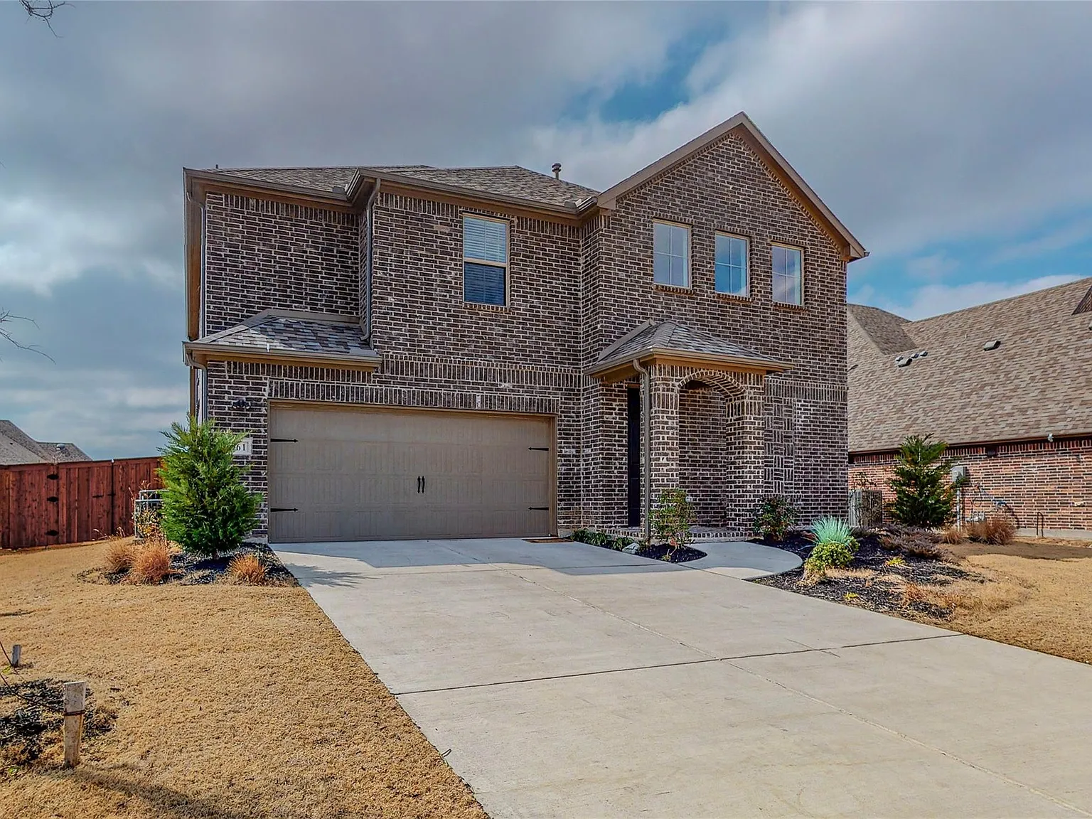 4 bed, 2513 sqft, $3,300 — Photo 2