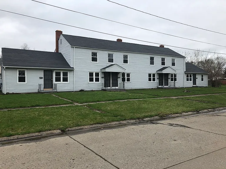 2342 Beech Ave — Photo 1