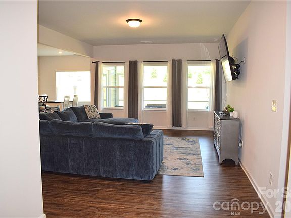 3rd image of 6135 Busch Way