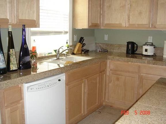 3rd image of 1043 W Iowa Ave
