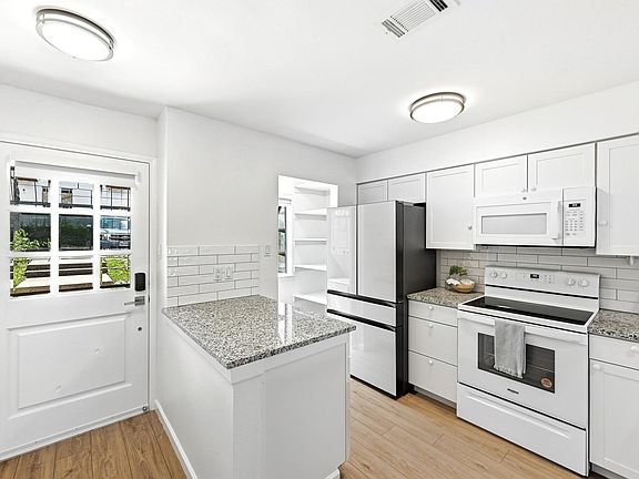 2nd image of 2215 Post Rd APT 1026