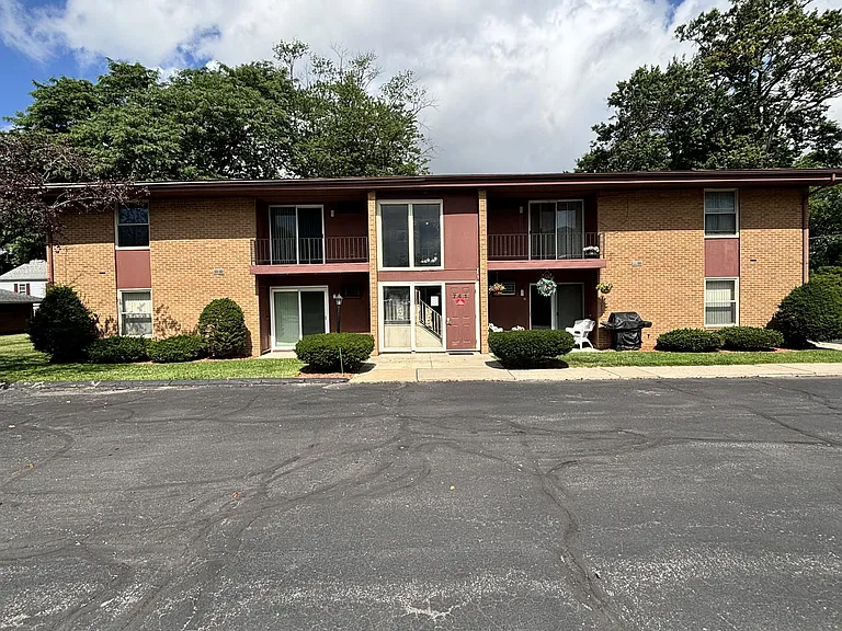 741 N Macomb St — Photo 11