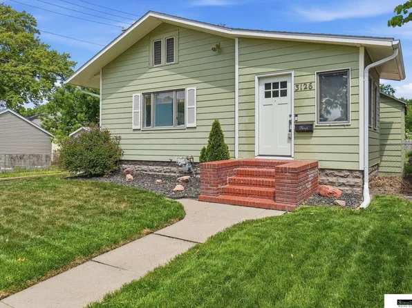 3126 E St, Lincoln, NE 68510
