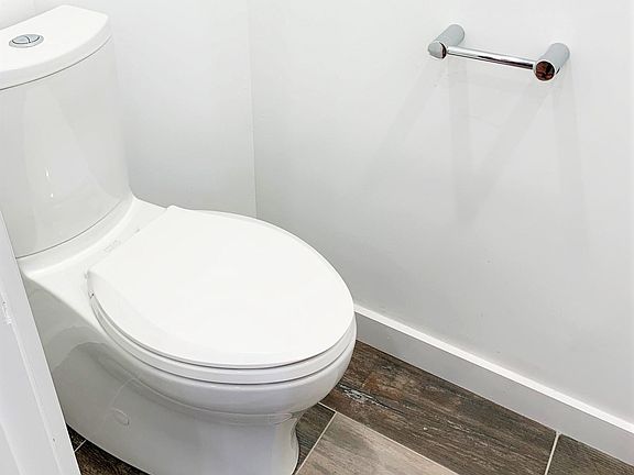 2nd image of 209 W Norris St #4