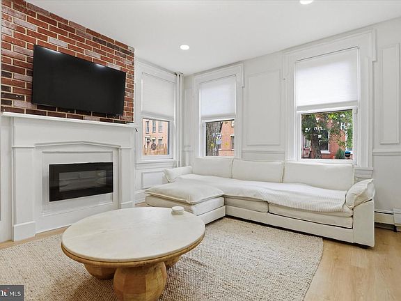 5th image of 132 Jackson St