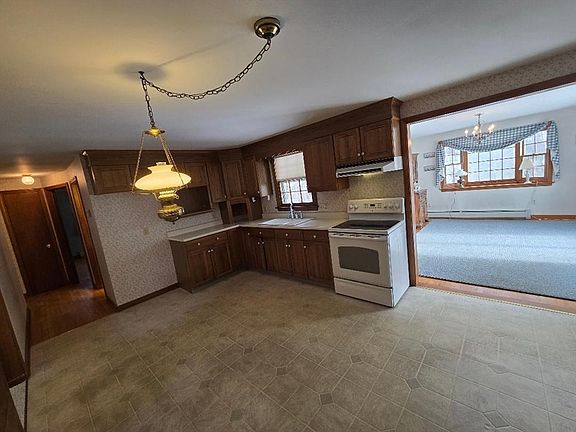 5th image of 46 Westwood Dr