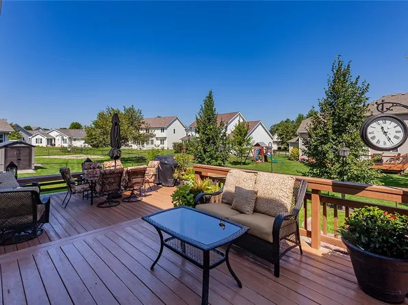 13923 Buena Vista Dr, Urbandale, IA 50323