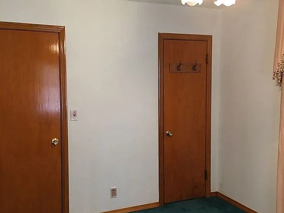3rd image of 1101 E Lindsey St