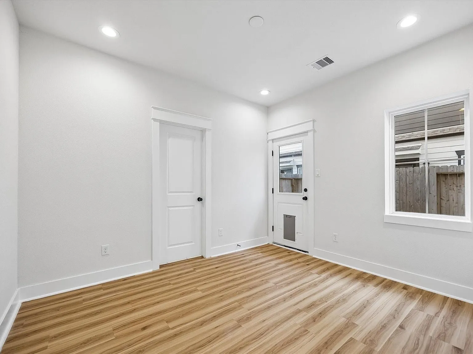 3 bed, 3.5 bath, 1814 sqft, $2,500 — Photo 4