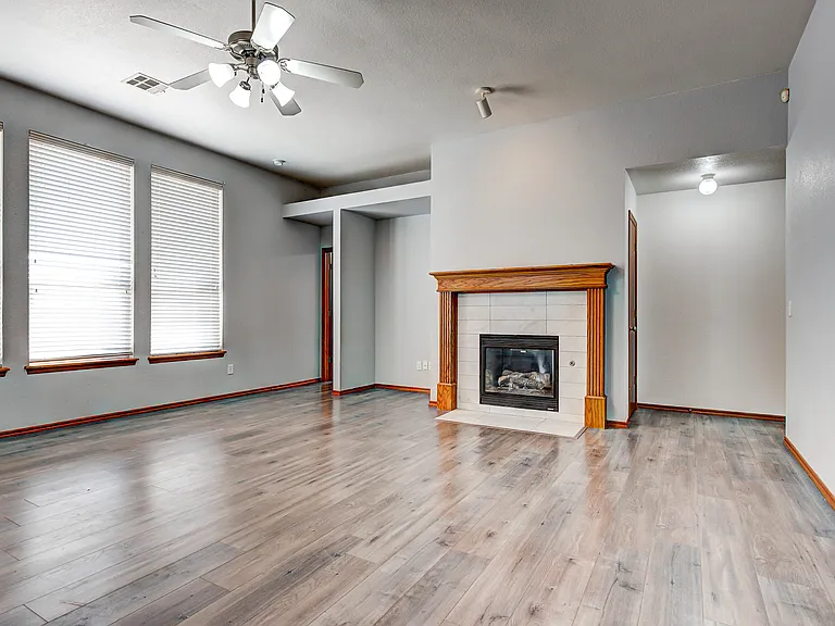 517 Lone Oak Dr — Photo 5