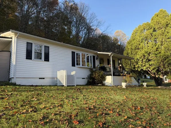 2774 Wardell Rd, Pounding Mill, VA 24637