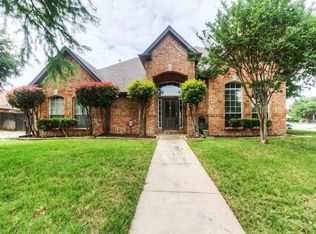 341 Shadow Wood Ln, Hurst, TX 76054