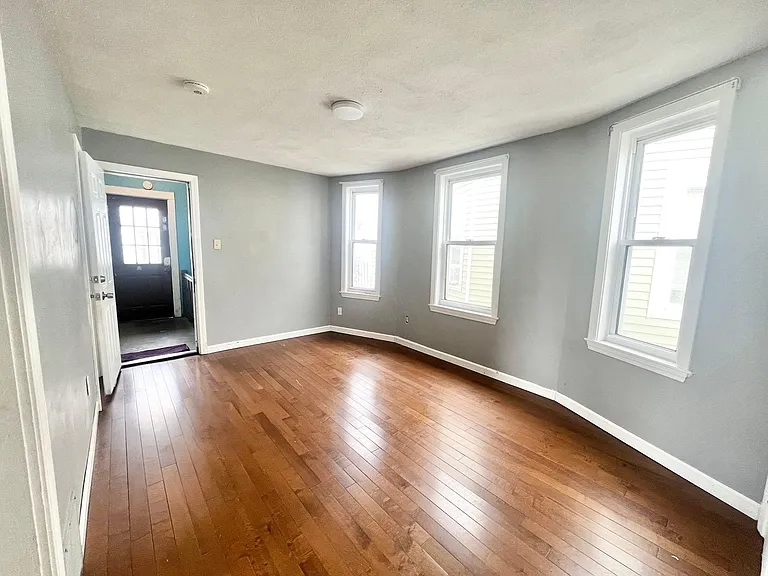 37 Maverick St #3 — Photo 6