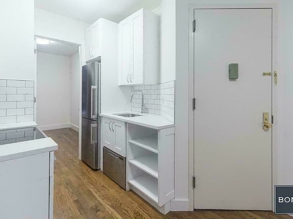 5th image of 590 Amsterdam Ave APT 12