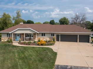 3288 Creek Side Dr, Oshkosh, WI 54904