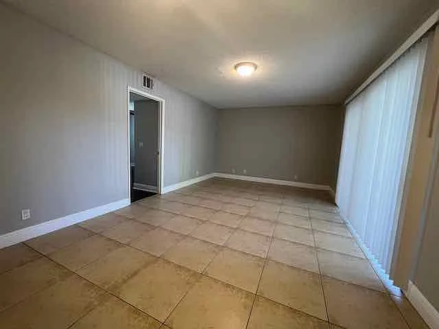 1700 Windorah Way E - 1 — Photo 4