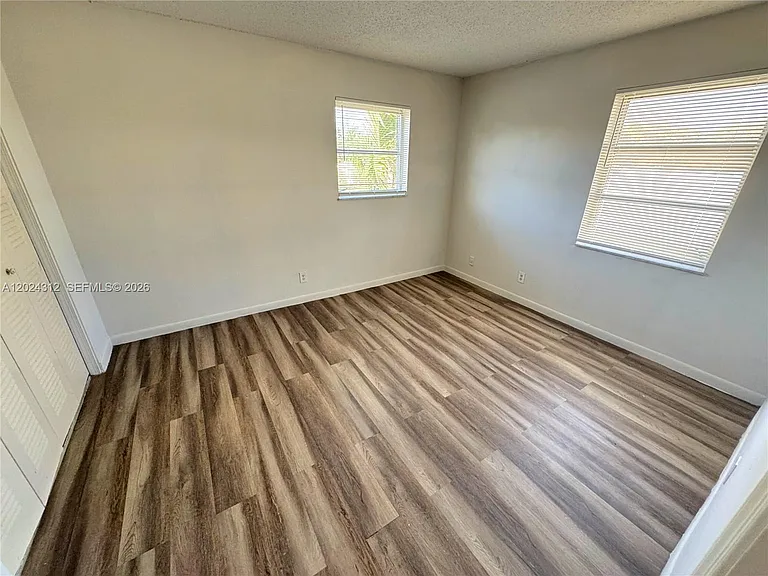 215 NW 25th St #6 — Photo 8