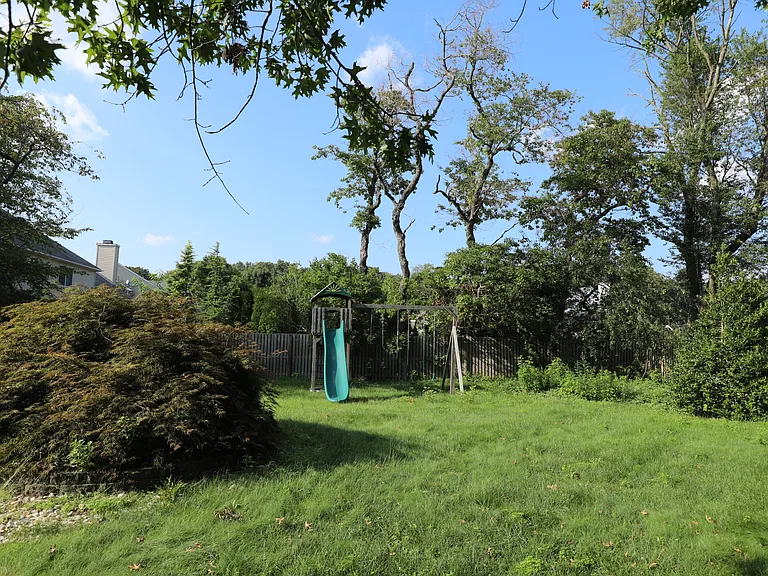 15 Hamilton Ln — Photo 2