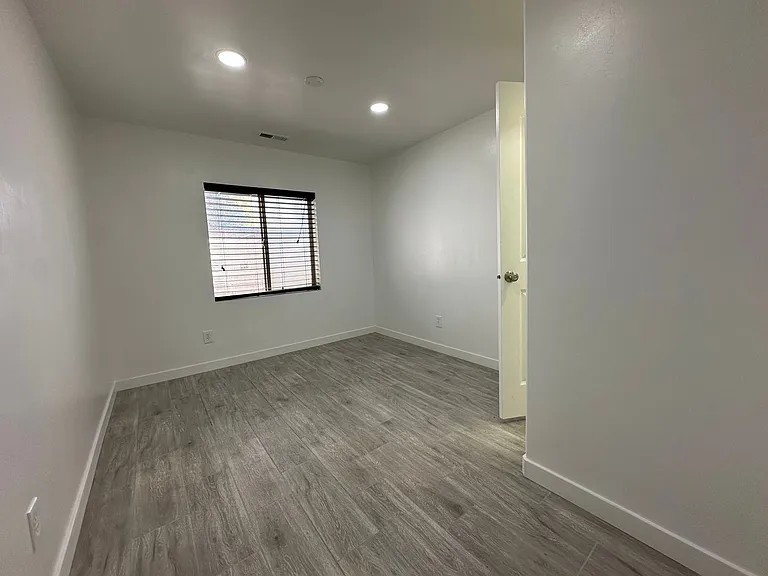 4000 E Mount Airey Dr — Photo 22