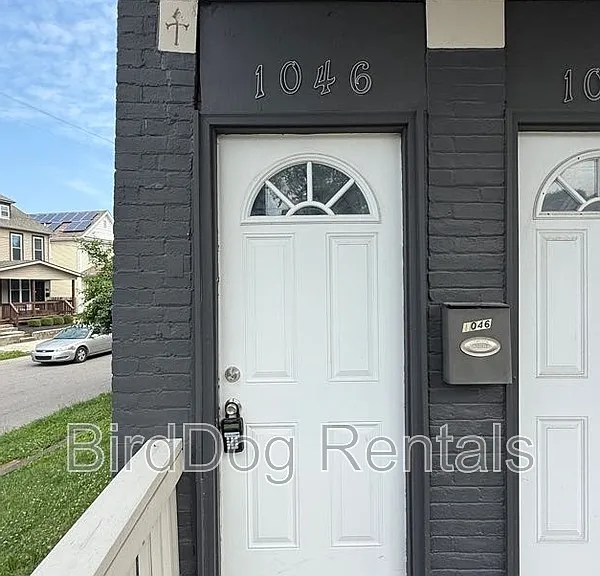 1044-1046 E Long St — Photo 2