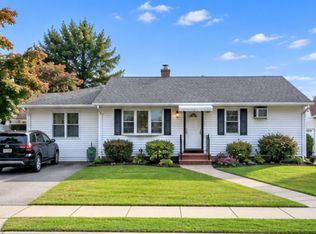 11 Adelphi Rd, Hicksville, NY 11801