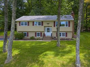 4 Manu Trl, Andover, NJ 07821