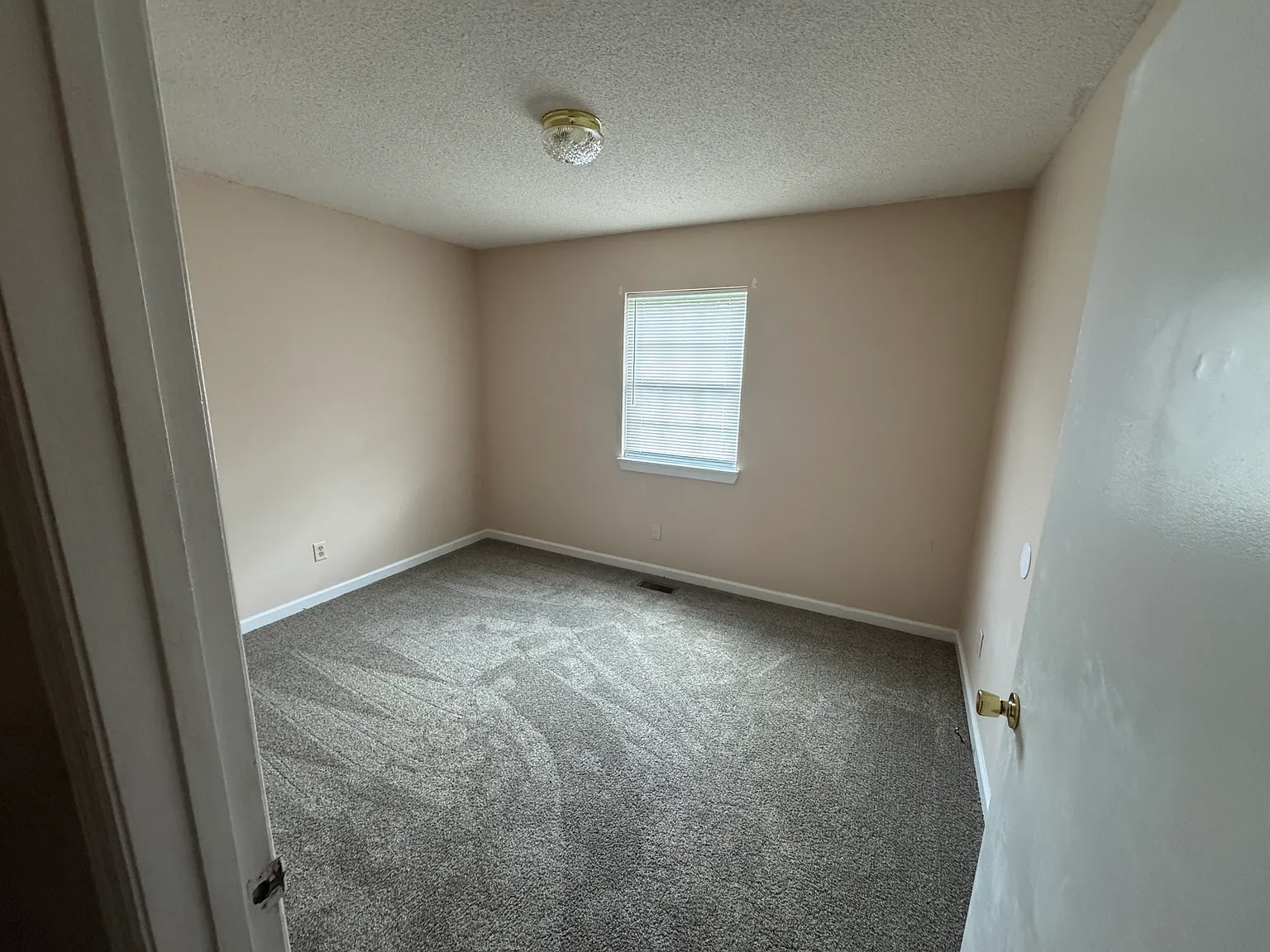 3 bed, 1125 sqft, $1,100 — Photo 4