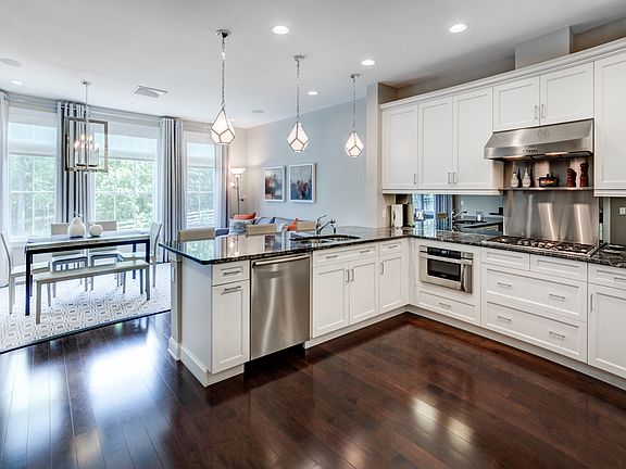 5th image of 216 Metzger Dr