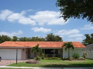 6961 Loch Ness Dr, Miami Lakes, FL 33014