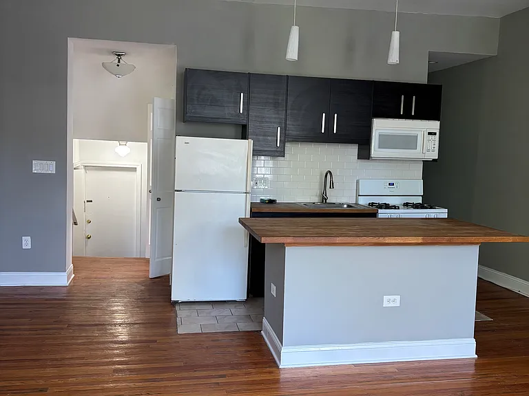 1604 Bolton St #2R — Photo 10