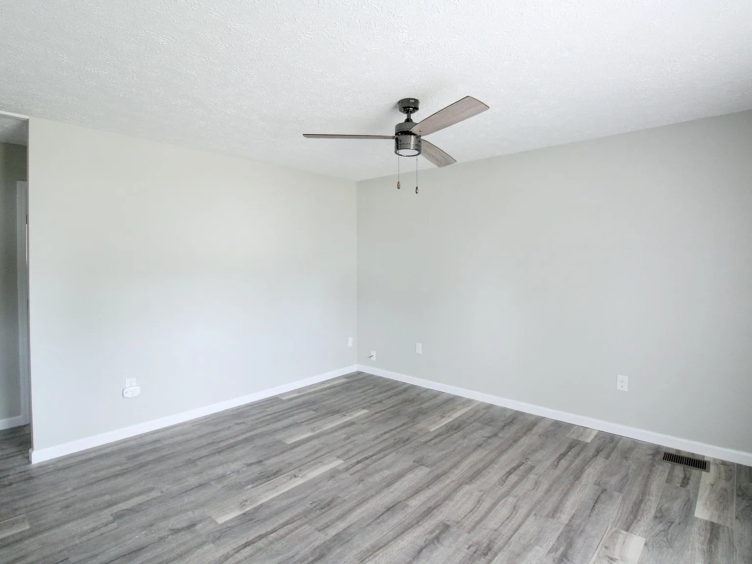 3 bed, 896 sqft, $1,395 — Photo 3